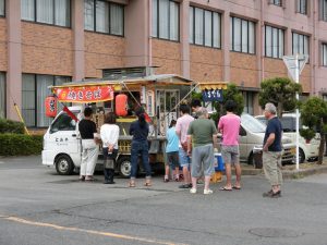 約半世紀つづく名物屋台のポテト入り焼きそば「とみや」