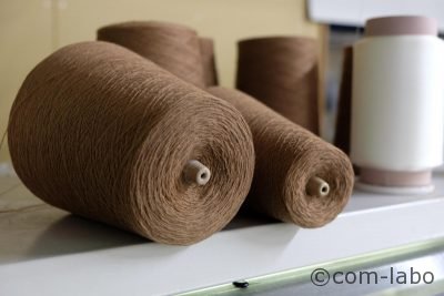 フタコブラクダの原毛から作られたキャメル１００％の貴重な糸