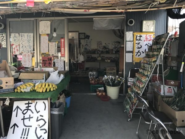 お店の入り口。お店の名前が書いてある看板はご主人に聞いてようやく見つけました。（写真には写っていません）