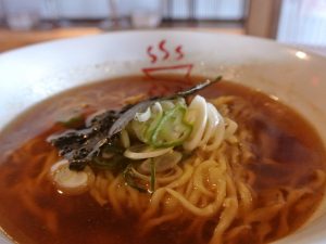 「学生ラーメン」注文は高校生まで。制服着用、もしくは学生証の提示が必要です。